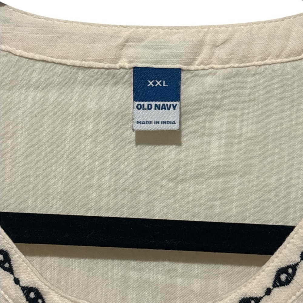 Old Navy Cream and Black Embroidered Blouse - Picture 2 of 5